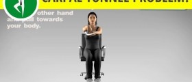 Carpal tunnel exercise: wrist stretching exercise at a computer
